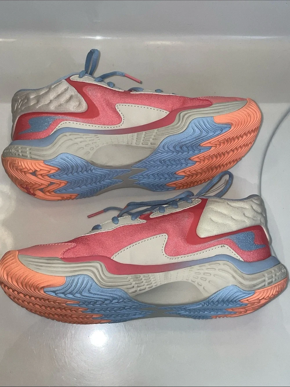 Under Armour Unisex Spawn 7 HOVR+ Athletic Basketball Shoes Men 9 / Women 10.5